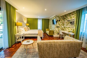 Superior Double Room, Garden View | Hypo-allergenic bedding, minibar, in-room safe, individually decorated
