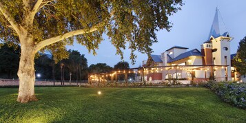 Fachada del alojamiento - Noche