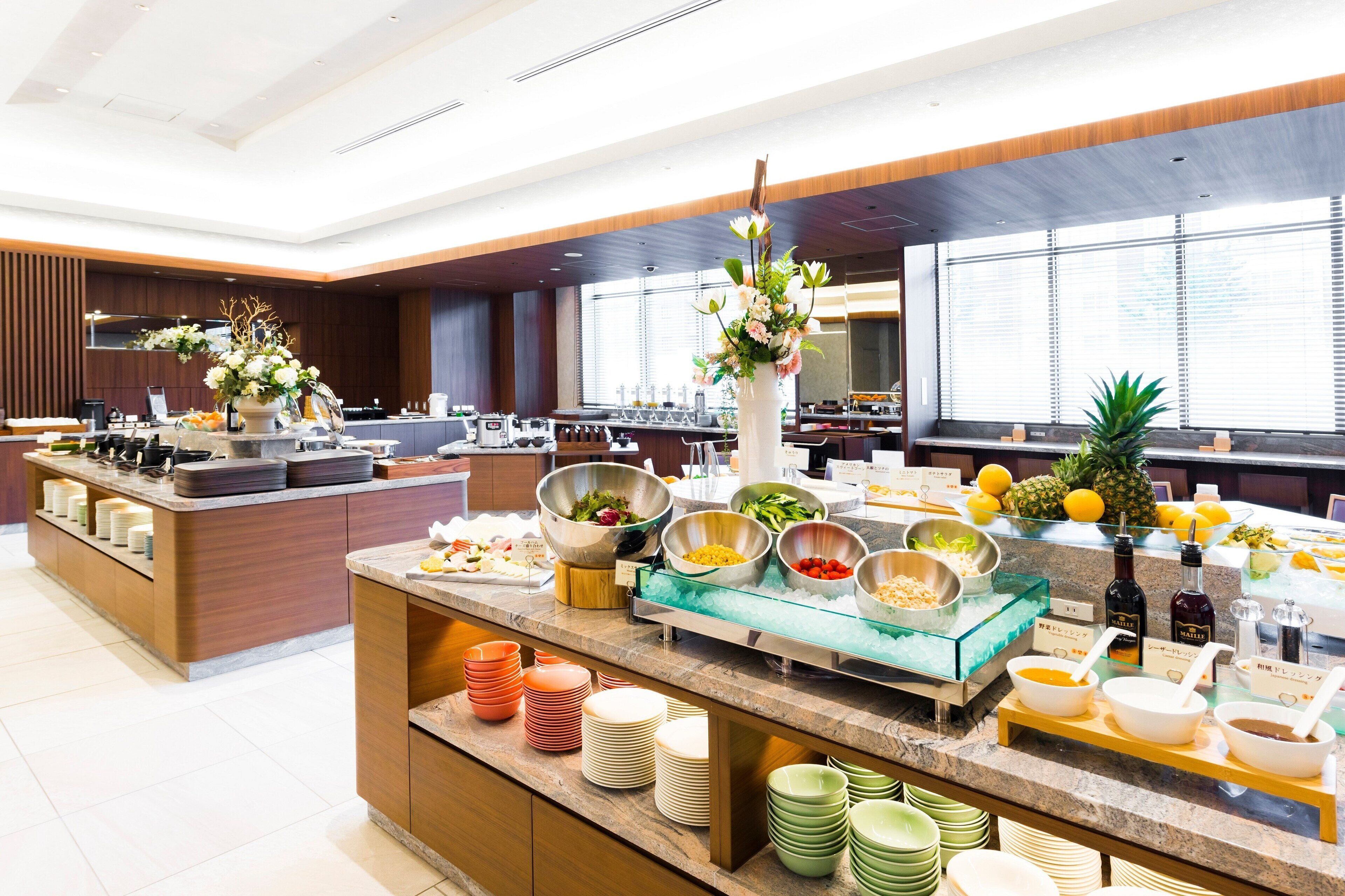 daily buffet breakfast (jpy 2400 per person)