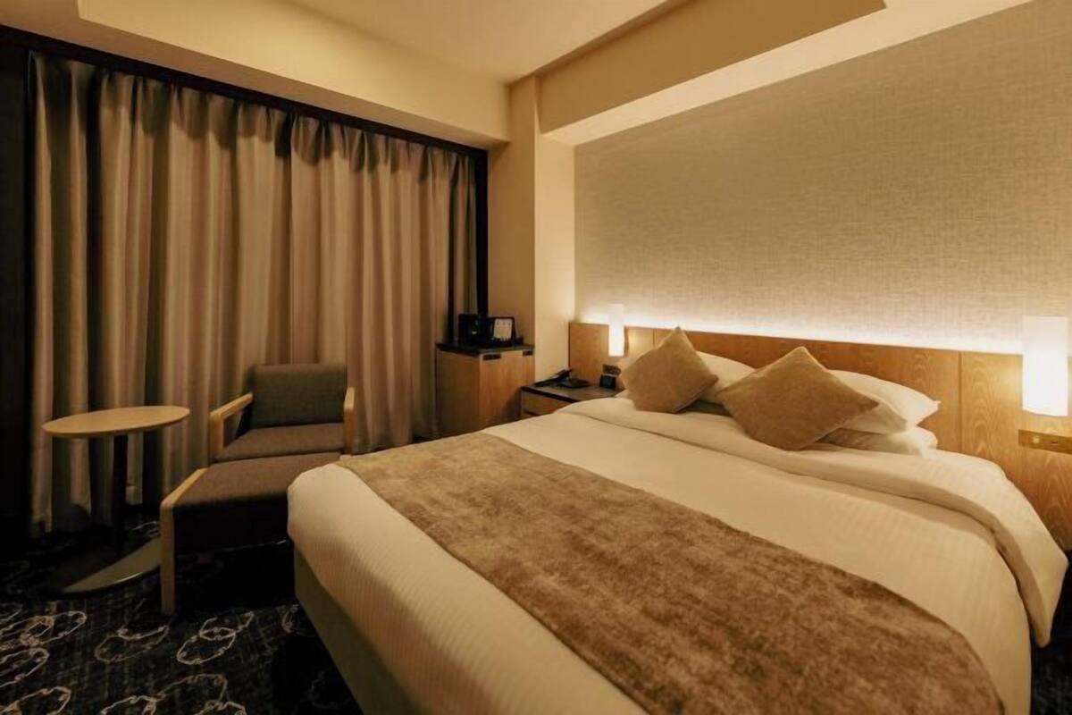 In-room safe, blackout curtains, soundproofing, free WiFi