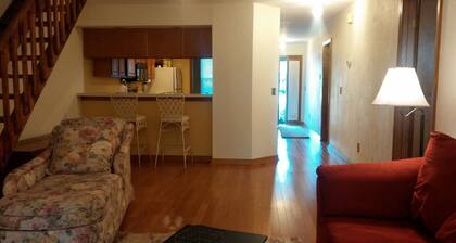 NICE 2/2 Condo Central to everything in Jacksonville FL.