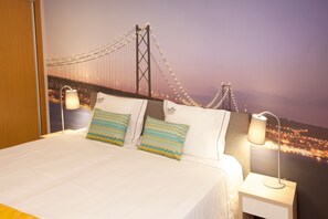 Double or Twin Room, Private Bathroom (1st Floor) | In-room safe, individually decorated, individually furnished - Famous Crows Lisbon Suites (Lisbon)
