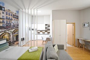 Studio, Private Bathroom (1st Floor) | In-room safe, individually decorated, individually furnished - Famous Crows Lisbon Suites (Lisbon)