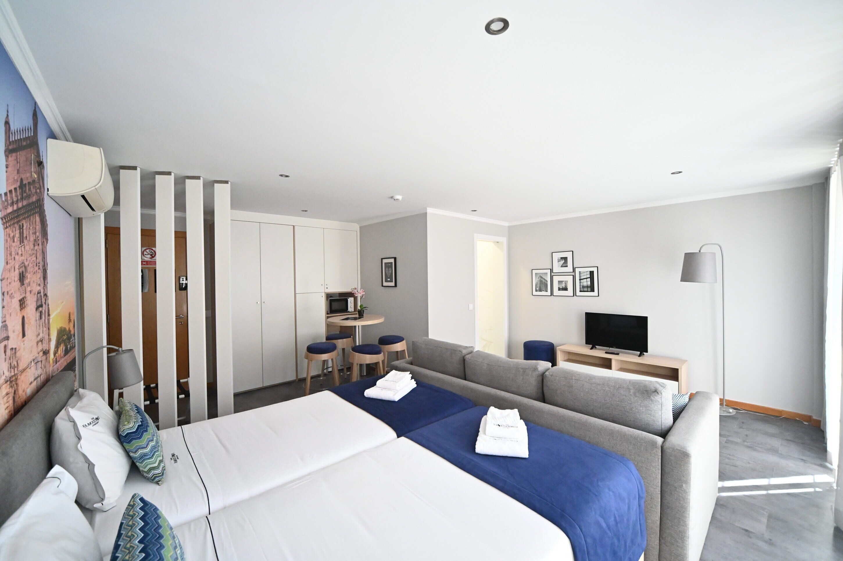 Estúdio Familiar, Casa de Banho Privativa Externa (1º Andar) | Cofres nos quartos, individualmente decorados