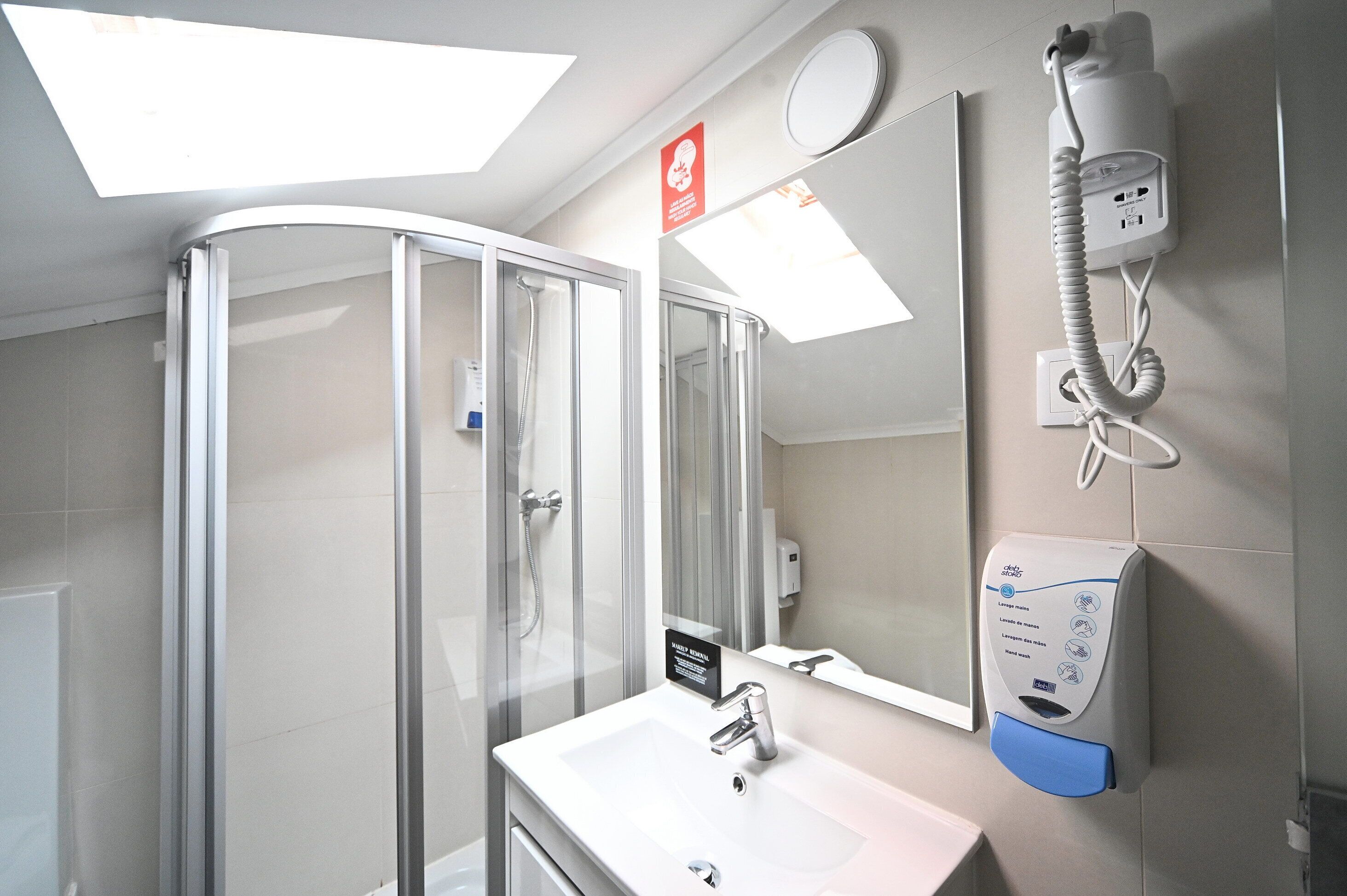 Photo - Famous Crows Lisbon Suites