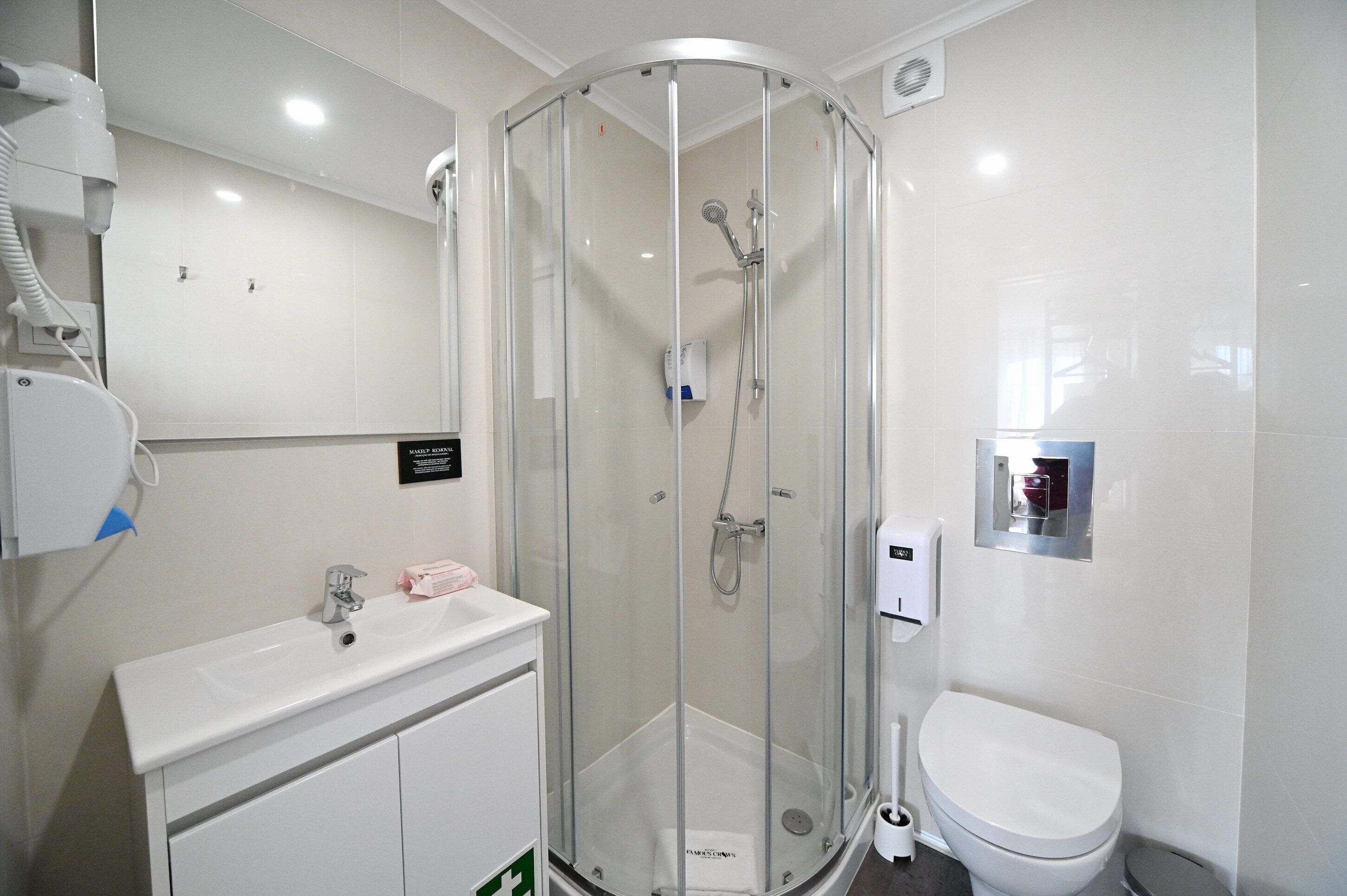 Estúdio família, banheiro privativo (3rd floor) | Banheiro | Secador de cabelo, toalhas de banho, sabonete, shampoo