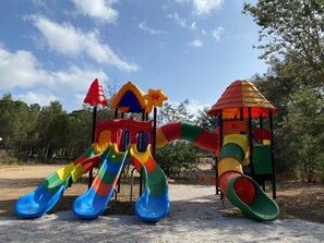 Children’s play area – outdoor