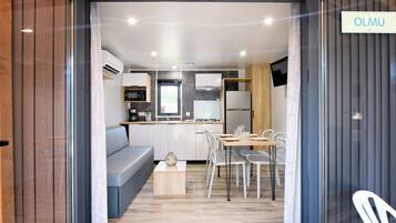 60-cm flat-screen TV with digital channels, TV