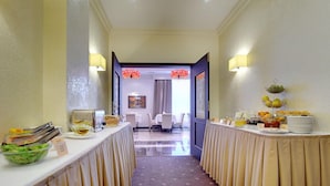 Bao gồm bữa sáng buffet hàng ngày 