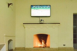 Fireplace - Tooro Fairway Hotel (Fort Portal)
