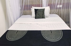 Double Room | Desk, soundproofing, free WiFi, bed sheets - Tooro Fairway Hotel (Fort Portal)