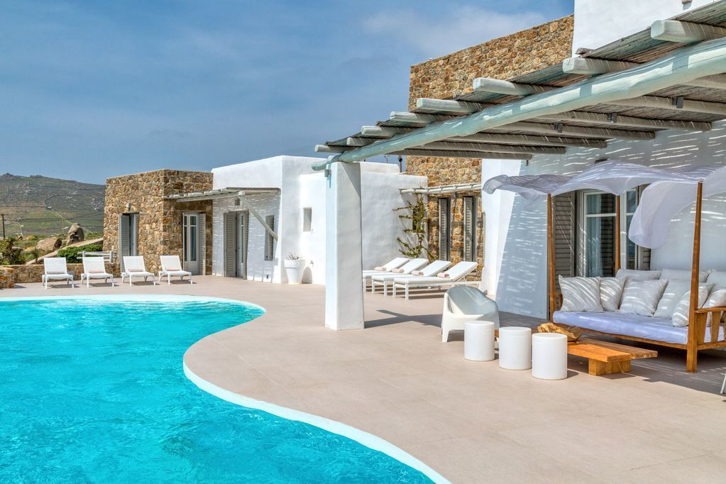 Piscina a l'aire lliure i gandules 