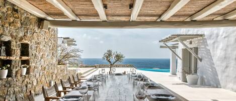 Villa, 6 Bedrooms | In-room dining