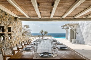 In-room dining - Crystal Villa 6 Bedroom (Mykonos)