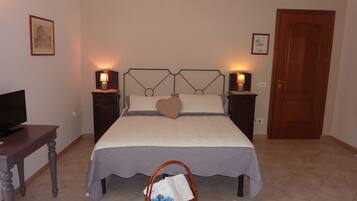 Doppia Standard | Minibar, una scrivania, letti aggiuntivi (a pagamento), Wi-Fi gratuito