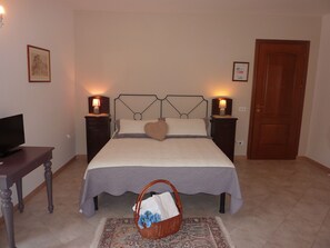 Standard Double Room | Minibar, desk, rollaway beds, free WiFi - Duomo Rent Room & Flat (Agrigento)