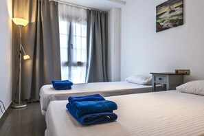 2 chambres, fer et planche à repasser, Wi-Fi, draps fournis