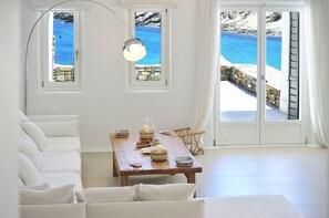 Luxury-Villa, Mehrere Schlafzimmer | Wohnbereich | Flachbildfernseher, DVD-Player