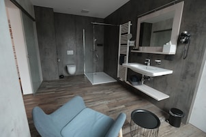 Comfort Double Room | Bathroom | Shower, hair dryer, towels, soap