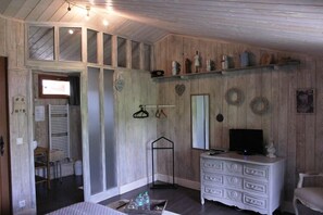 Chambre double, vue sur le fleuve (Hévéa) | Literie de qualité, décor unique, ameublement unique