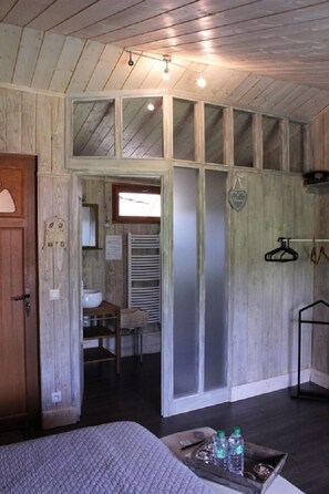 Chambre Double, vue fleuve (Hévéa) | Lavabo de la salle de bain