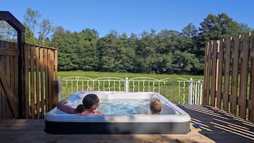 Outdoor treatment areas, sauna, spa tub