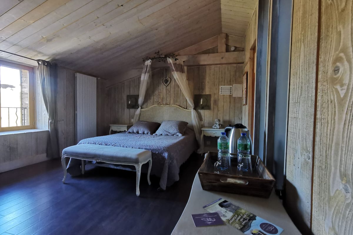 Habitación doble, vista al río (Hévéa) | Ropa de cama de alta calidad y decoración personalizada