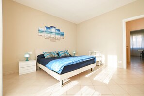 Basic Apartment, 2 Bedrooms | 2 bedrooms, cribs/infant beds, bed sheets - Appartamento Laura (Manerba del Garda)