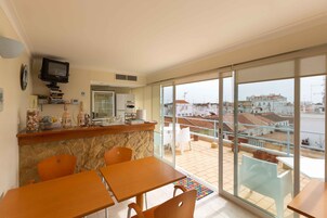 雙人或雙床房 | 公共廚房 | 冰箱、微波爐