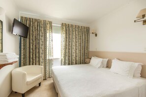 Dobbelt- eller tomannsrom | Strykejern/-brett, wi-fi (inkludert) og sengetøy