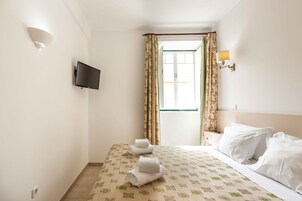 雙人或雙床房 | 熨斗/熨衣板、免費無線上網、床單