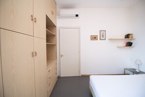 Apartment, 2 Bedrooms | 2 bedrooms, laptop workspace, cribs/infant beds, bed sheets - Appartamento Lavinia (Polpenazze del Garda)