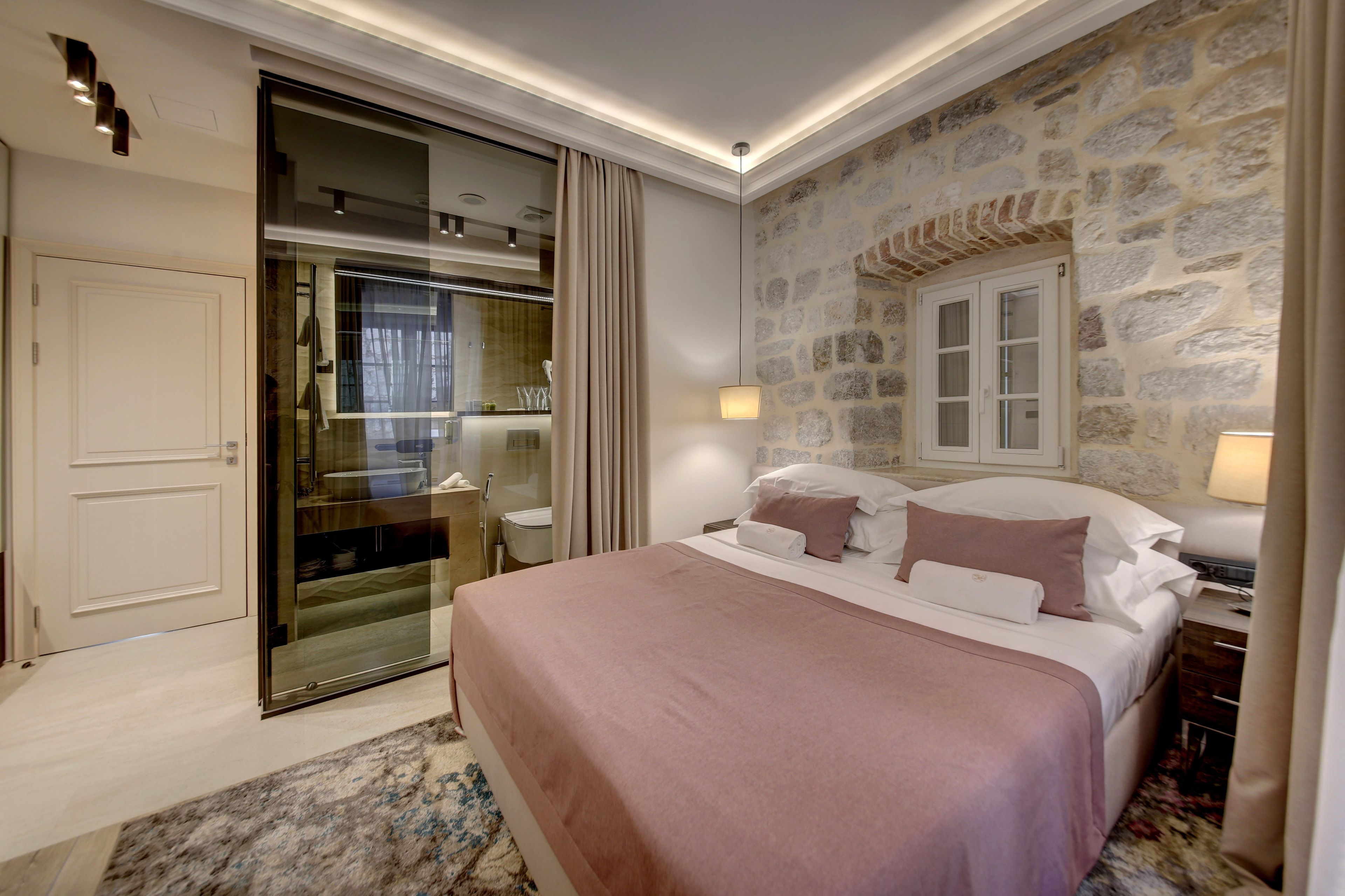 standard double room | premium bedding, minibar, in-room safe, individually decorated