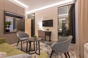 Deluxe Apartment | Premium bedding, minibar, in-room safe, individually decorated - Heritage Hotel Leon Coronato (Perast)