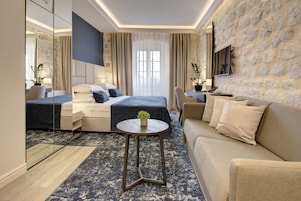 Habitación doble superior, vistas al mar | Ropa de cama de alta calidad, minibar, caja fuerte