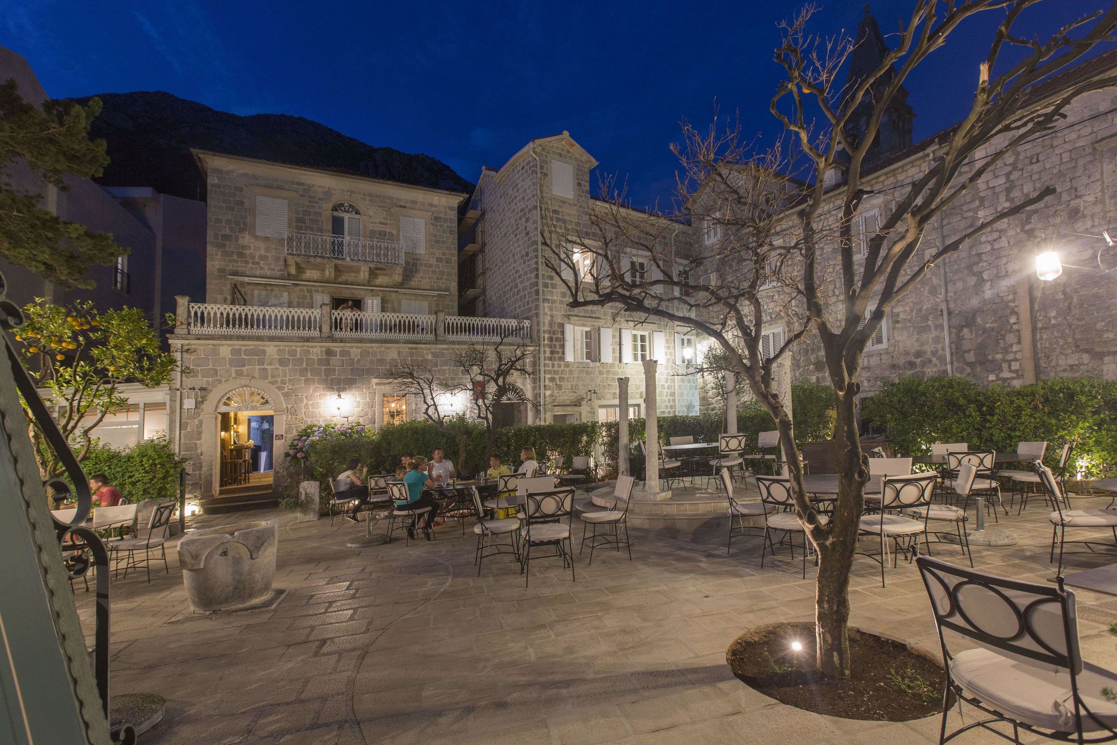Petit déjeuner, déjeuner et dîner servis sur place, vue sur la plage