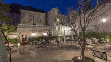 Petit déjeuner, déjeuner et dßner servis sur place, vue sur la plage