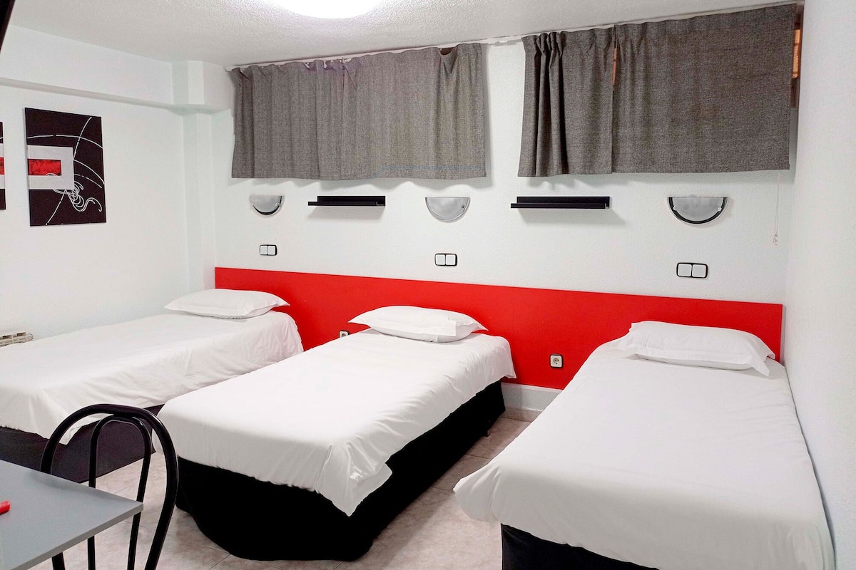 Triple Room, 3 Single Beds (Interior) | Free WiFi, bed sheets