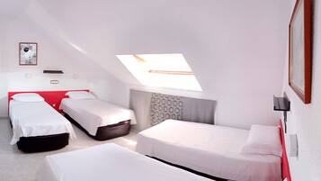 Quadruple Room (Abuhardillada) | Wi-fi percuma, cadar katil