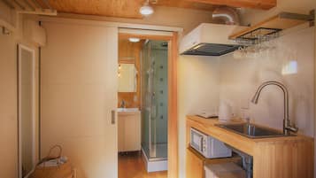 Romantic Cabin, Multiple Beds, Non Smoking | Private kitchenette | Fridge, microwave, stovetop, electric kettle