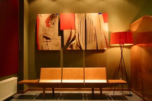 Coin salon dans le hall