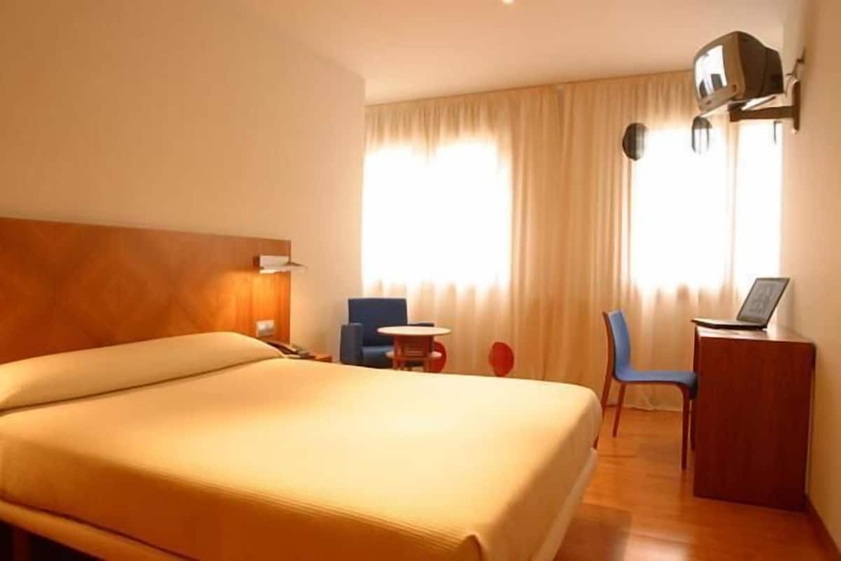 minibar, in-room safe, desk, cots/infant beds