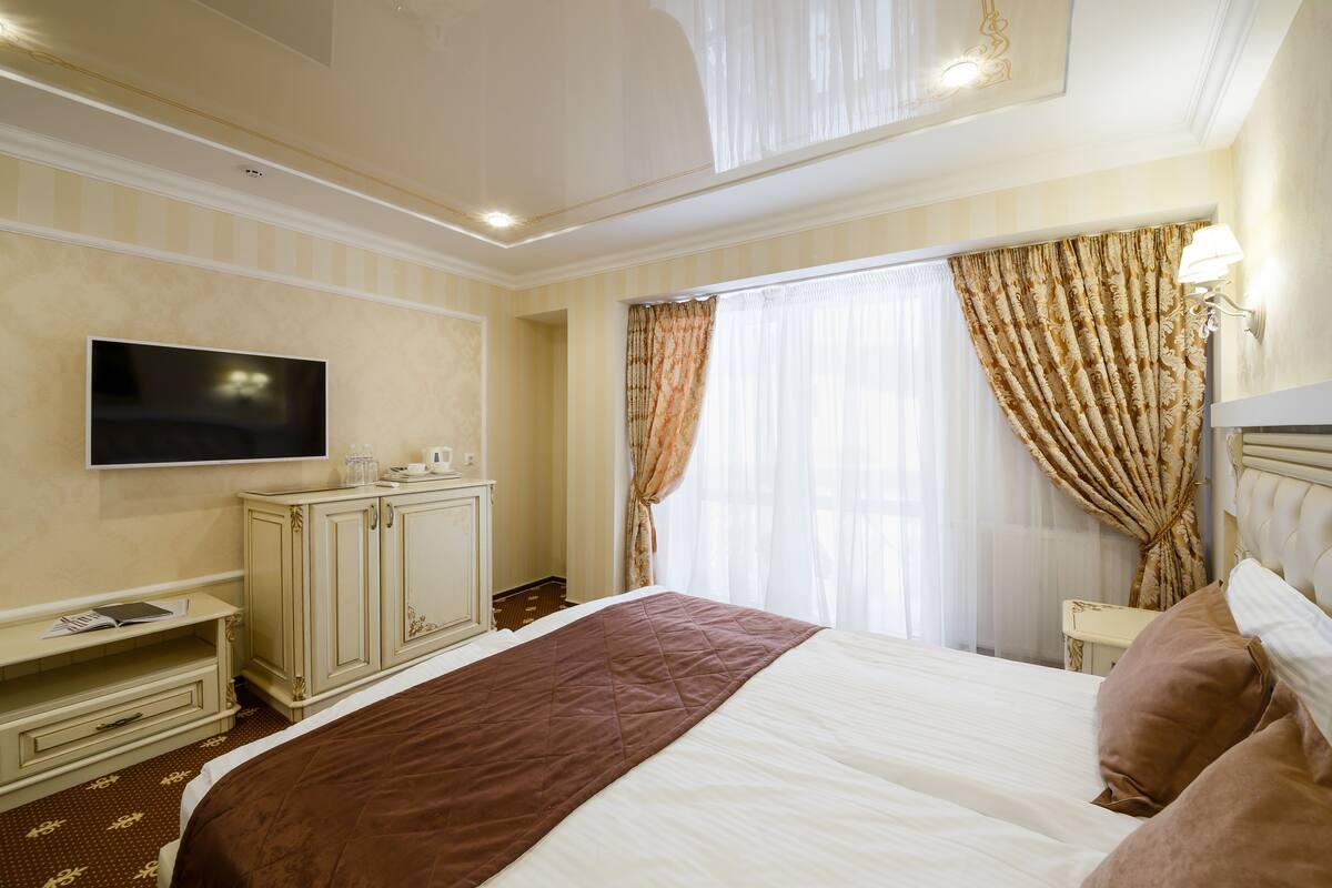 Minibar, in-room safe, desk, soundproofing