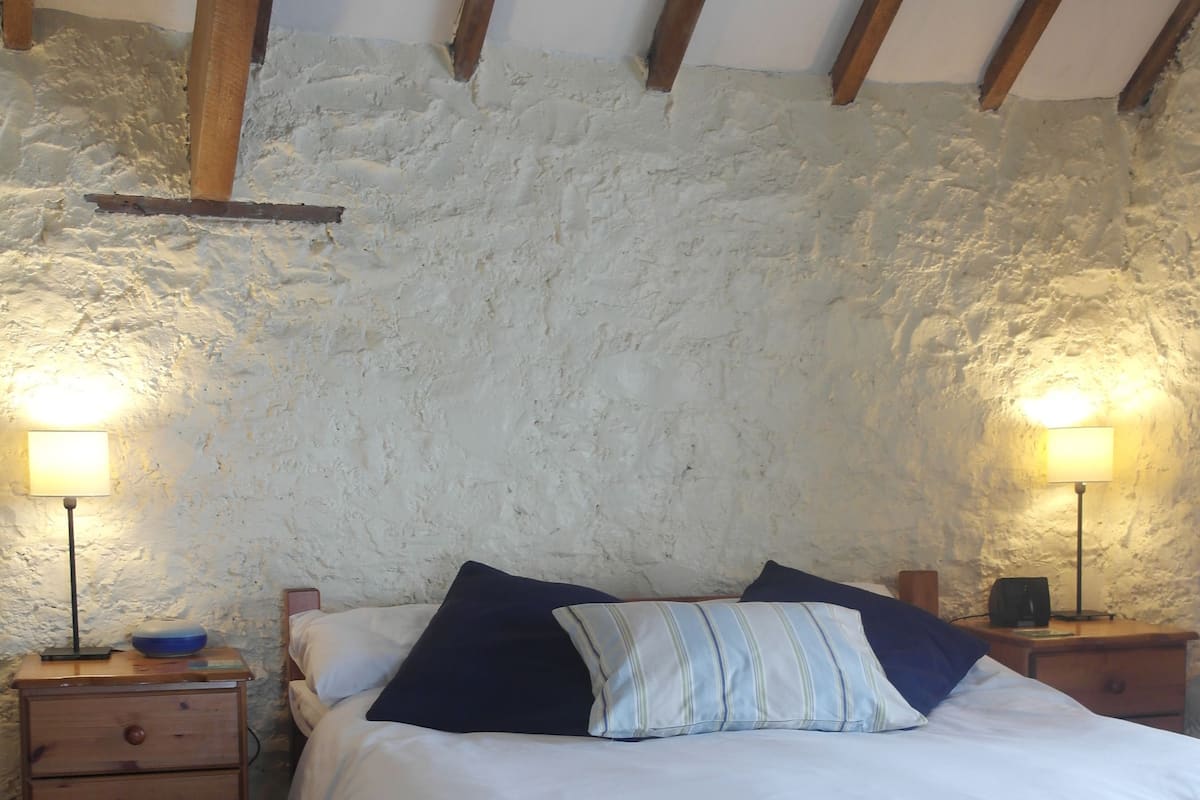 Double Room, 1 Double Bed | 1 bedroom, iron/ironing board, free WiFi, bed sheets