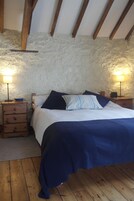 1 habitación, tabla de planchar con plancha, wifi gratis y ropa de cama 