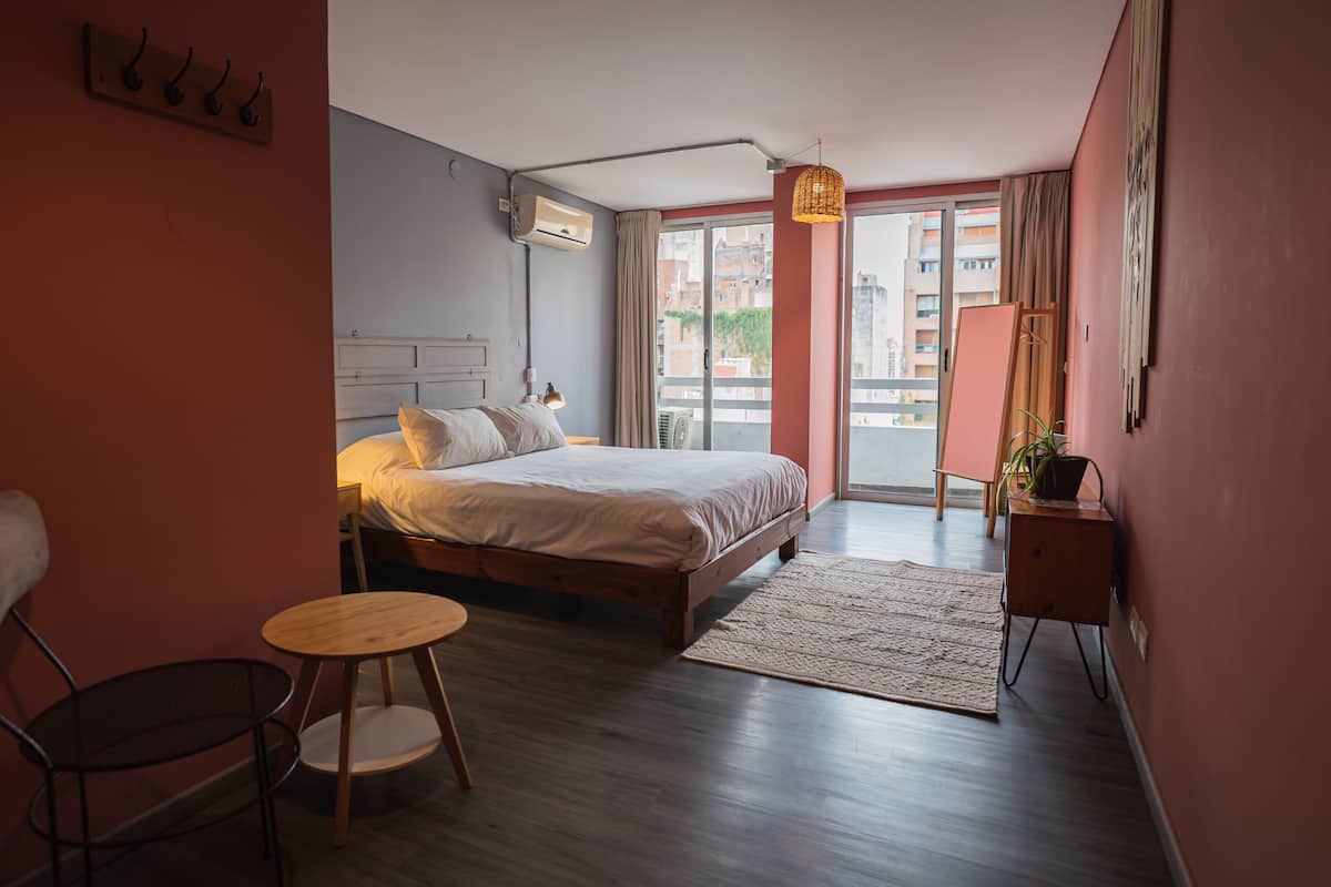 Habitación estándar doble, vistas a la piscina | Wifi gratis y ropa de cama