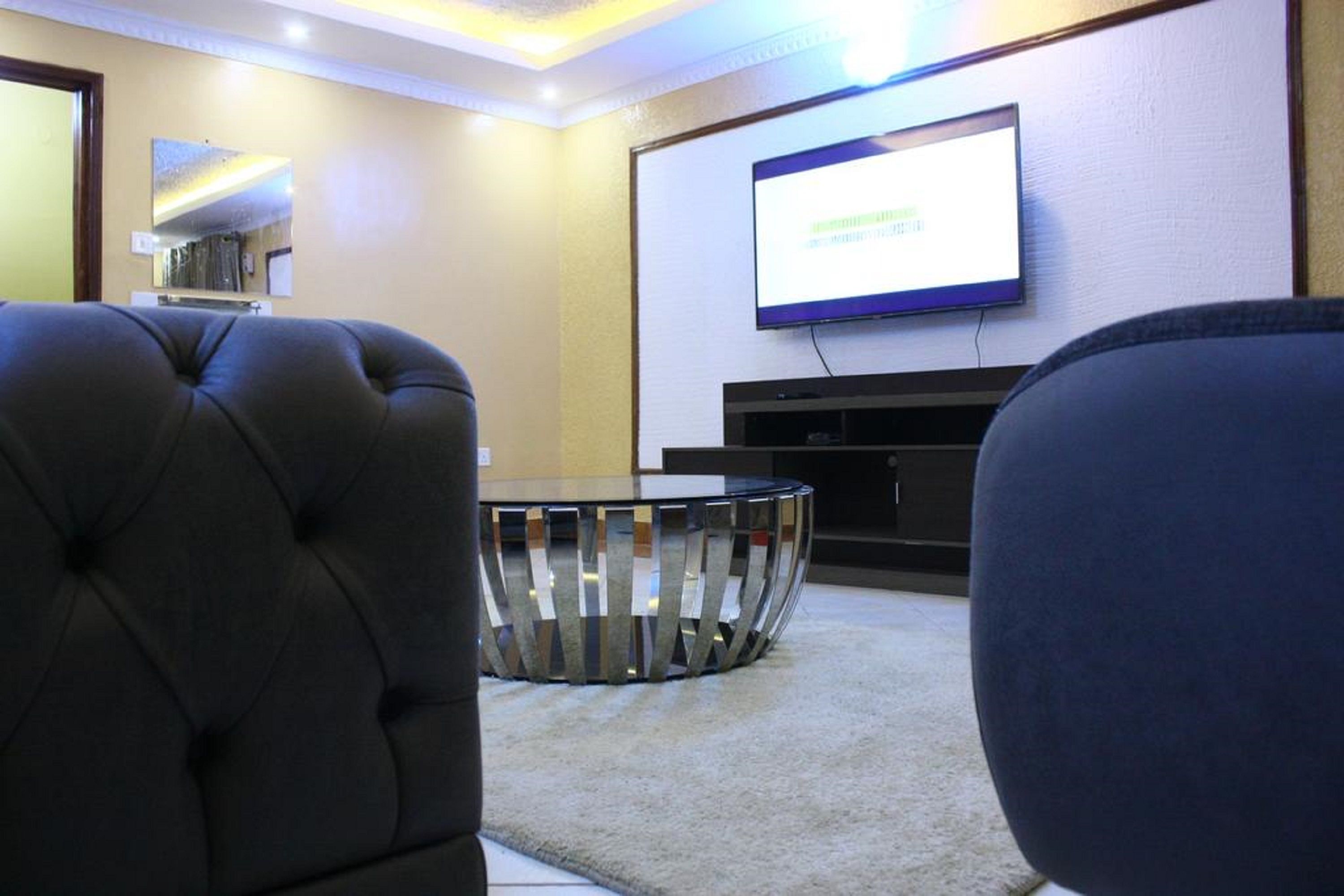 Apartemen, 2 kamar tidur | Area keluarga | Televisi layar datar 32-inci dengan saluran TV satelit dan TV