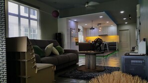 TV - designer cozy spacious living hall and kitchen apartment (Klang Sentral)