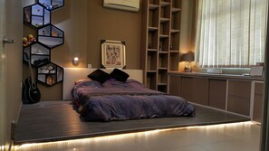 3 bedrooms - designer cozy spacious living hall and kitchen apartment (Klang Sentral)