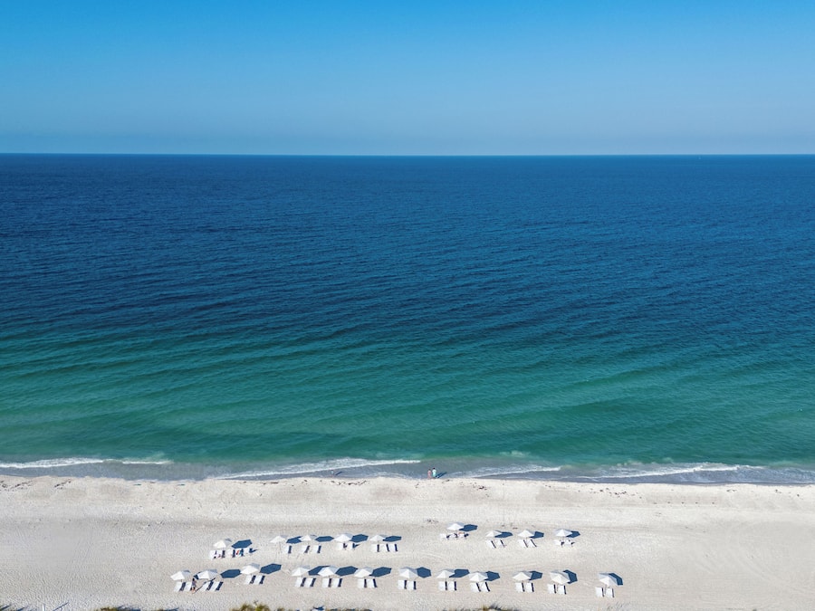 Vista para praia/oceano